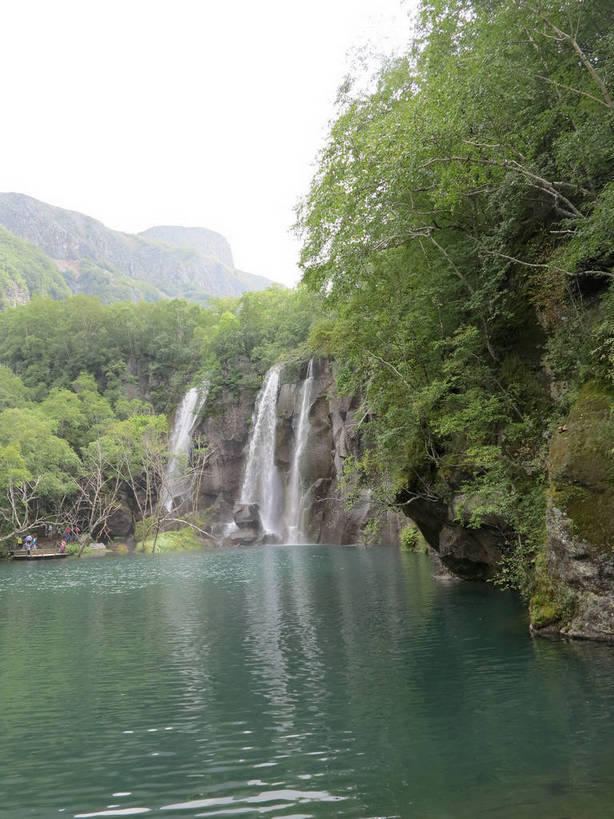无人,竖图,室外,白天,正面,旅游,度假,河流,美景,瀑布,森林,山,山脉,树林,水,植物,雾,长白山,中国,亚洲,飞溅,朦胧,模糊,溅,液体,河水,景观,山峰,水滴,水流,山峦,娱乐,水珠,树,树木,绿色,天空,小溪,自然,群山,天,溪水,享受,休闲,景色,放松,生长,成长,迷雾,喷洒,自然风光,东亚,吉林,吉林省,中华人民共和国,东北地区,吉,跌水,大雾,彩图,长白山脉,shslj1,长白山温泉,聚龙泉