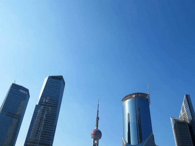 无人,高楼大厦,横图,室外,白天,仰视,度假,美景,窗户,落地窗,城市风光,标志建筑,城市,大厦,地标,建筑,摩天大楼,上海,中国,亚洲,一排,许多,阴影,整齐,并列,并排,高大,光线,影子,景观,建筑群,塔,很多,宏伟,娱乐,建设,东方明珠,浦东,玻璃窗,中银大厦,排列,蓝色,蓝天,天空,阳光,天,享受,休闲,景色,放松,晴朗,申,队列,电视塔,平行,玻璃幕墙,金融中心,陆家嘴,陆家嘴金融贸易区,浦东新区,东亚,东方明珠广播电视塔,东方明珠电视塔,上海国际金融中心,上海市,万里无云,中华人民共和国,沪,华东地区,高峻,嵬峨,晴空,晴空万里,彩图,低角度拍摄,大楼,高层建筑,高楼,摩天楼,东方明珠塔,上海国金中心,上海中银大厦,shslj1