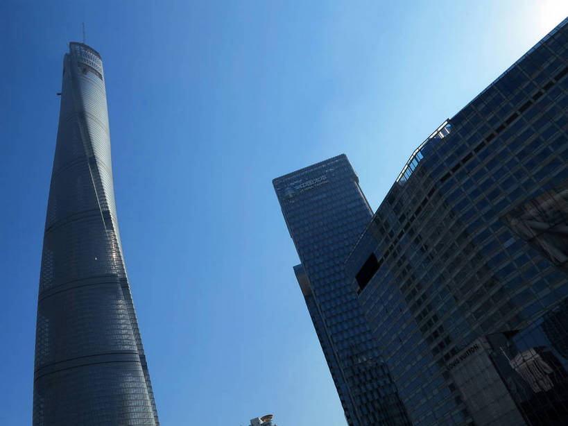 无人,高楼大厦,横图,室外,白天,仰视,度假,美景,窗户,落地窗,城市风光,标志建筑,城市,大厦,地标,建筑,摩天大楼,上海,中国,亚洲,一排,许多,阴影,整齐,并列,并排,光线,影子,景观,建筑群,很多,娱乐,建设,浦东,玻璃窗,排列,蓝色,蓝天,天空,阳光,天,享受,休闲,景色,放松,晴朗,申,队列,平行,玻璃幕墙,金融中心,陆家嘴,陆家嘴金融贸易区,浦东新区,东亚,上海国际金融中心,上海市,万里无云,中华人民共和国,沪,华东地区,晴空,晴空万里,彩图,低角度拍摄,大楼,高层建筑,高楼,摩天楼,上海国金中心,上海中心大厦,shslj1,上海国金中心商场,太平金融大厦