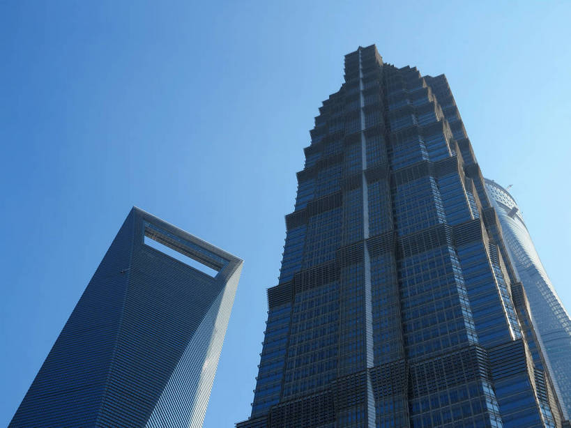 无人,高楼大厦,横图,室外,特写,白天,仰视,旅游,度假,窗户,落地窗,标志建筑,大厦,地标,建筑,摩天大楼,上海,中国,亚洲,一排,许多,阴影,整齐,并列,并排,光线,影子,很多,娱乐,建设,金茂大厦,浦东,玻璃窗,排列,蓝色,蓝天,天空,阳光,天,享受,休闲,旅游胜地,放松,环球金融中心,晴朗,申,队列,平行,玻璃幕墙,金融中心,陆家嘴,陆家嘴金融贸易区,浦东新区,上海环球金融中心,东亚,上海市,万里无云,两幢,中华人民共和国,沪,华东地区,金茂大楼,环球金融中心大厦,晴空,晴空万里,彩图,低角度拍摄,大楼,高层建筑,高楼,摩天楼,shslj1
