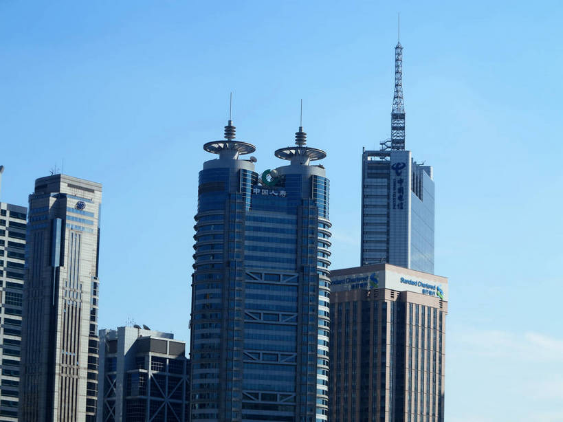 无人,高楼大厦,横图,室外,白天,正面,度假,美景,窗户,落地窗,城市风光,标志建筑,城市,大厦,地标,建筑,摩天大楼,上海,中国,亚洲,一排,许多,阴影,整齐,并列,并排,光线,影子,景观,云,云朵,建筑群,很多,云彩,娱乐,建设,浦东,玻璃窗,排列,蓝色,白云,蓝天,天空,阳光,天,享受,休闲,景色,放松,晴朗,申,队列,平行,玻璃幕墙,金融中心,陆家嘴,陆家嘴金融贸易区,浦东新区,东亚,上海招商局大厦,上海市,中华人民共和国,沪,华东地区,中国保险大厦,上海信息大楼,渣打银行大厦,晴空,彩图,大楼,高层建筑,高楼,摩天楼,shslj1