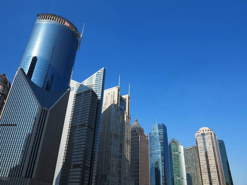 无人,高楼大厦,横图,室外,白天,仰视,度假,美景,窗户,落地窗,城市风光,标志建筑,城市,大厦,地标,建筑,摩天大楼,上海,中国,亚洲,一排,许多,阴影,整齐,并列,并排,光线,影子,景观,建筑群,很多,娱乐,建设,浦东,玻璃窗,中银大厦,排列,蓝色,蓝天,天空,阳光,天,享受,休闲,景色,放松,晴朗,申,队列,平行,玻璃幕墙,金融中心,陆家嘴,陆家嘴金融贸易区,浦东新区,东亚,平安金融大厦,上海市,万里无云,中华人民共和国,沪,华东地区,交银金融大厦,时代金融中心,晴空,晴空万里,彩图,低角度拍摄,大楼,高层建筑,高楼,摩天楼,恒生银行大厦,中国平安金融大厦,上海银行大厦,上海中银大厦,shslj1,黄金置地大厦,上海恒生银行大厦