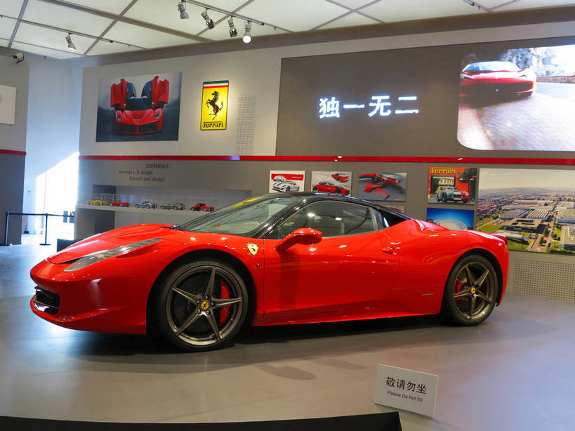 无人,博物馆,横图,室内,白天,正面,旅游,度假,显示器,标志建筑,地标,建筑,汽车,照明,上海,中国,亚洲,一辆,停靠,阴影,研究,光线,标志,屏幕,文字,影子,字符,墙,灯光,跑车,教育,娱乐,标识,显示屏,建设,顶灯,墙壁,墙面,车,灯,黄色,灯具,交通工具,享受,休闲,上海世博馆,世博馆,上海世博会,世博,世博会,汉字,旅游胜地,放松,展览,照亮,申,照明设备,停泊,欣赏,中文,载具,陈列,输出设备,东亚,世博园,意大利馆,法拉利,上海市,中华人民共和国,沪,华东地区,国文,华文,典藏,彩图,意大利国家馆,shslj1