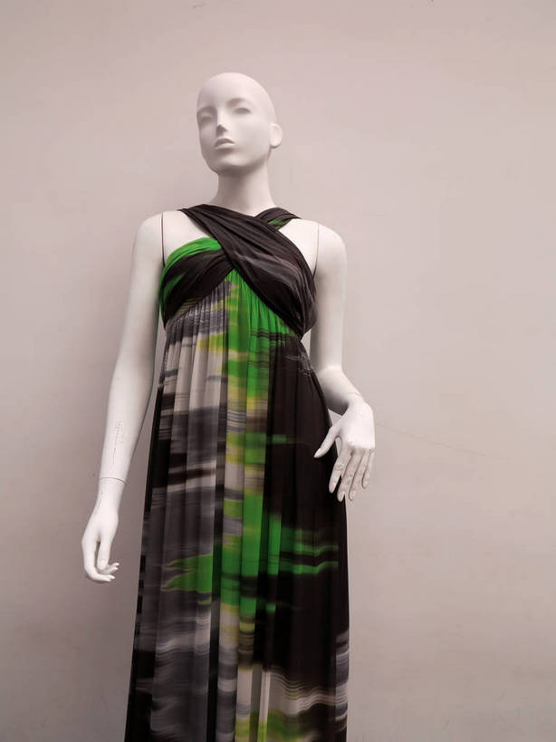 无人,博物馆,竖图,室内,白天,正面,裙子,旅游,度假,标志建筑,地标,建筑,上海,中国,亚洲,连衣裙,研究,人造模特,墙,教育,娱乐,建设,墙壁,墙面,绿色,黑色,享受,休闲,上海世博馆,世博馆,上海世博会,世博,世博会,旅游胜地,放松,道具,展览,吊带裙,申,欣赏,陈列,东亚,服装模特,模特道具,世博园,意大利馆,上海市,时装道具,展示道具,服装模特道具,陈列道具,中华人民共和国,沪,华东地区,典藏,彩图,意大利国家馆,shslj1