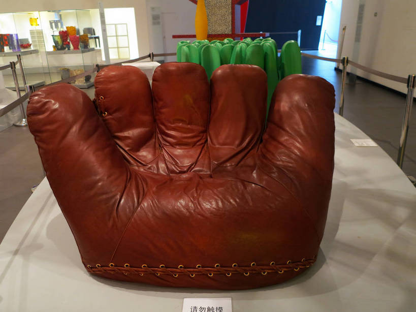 手,无人,博物馆,栏杆,横图,室内,白天,正面,旅游,度假,标志建筑,地标,建筑,雕塑,上海,中国,亚洲,研究,艺术,装饰,雕刻,雕像,墙,围栏,教育,娱乐,建设,护栏,墙壁,墙面,白色,工艺品,享受,休闲,手部,上海世博馆,世博馆,上海世博会,世博,世博会,旅游胜地,放松,纪念,展览,美术,申,欣赏,主题,陈列,东亚,世博园,意大利馆,上海市,中华人民共和国,沪,华东地区,功能,美学,典藏,彩图,意大利国家馆,shslj1