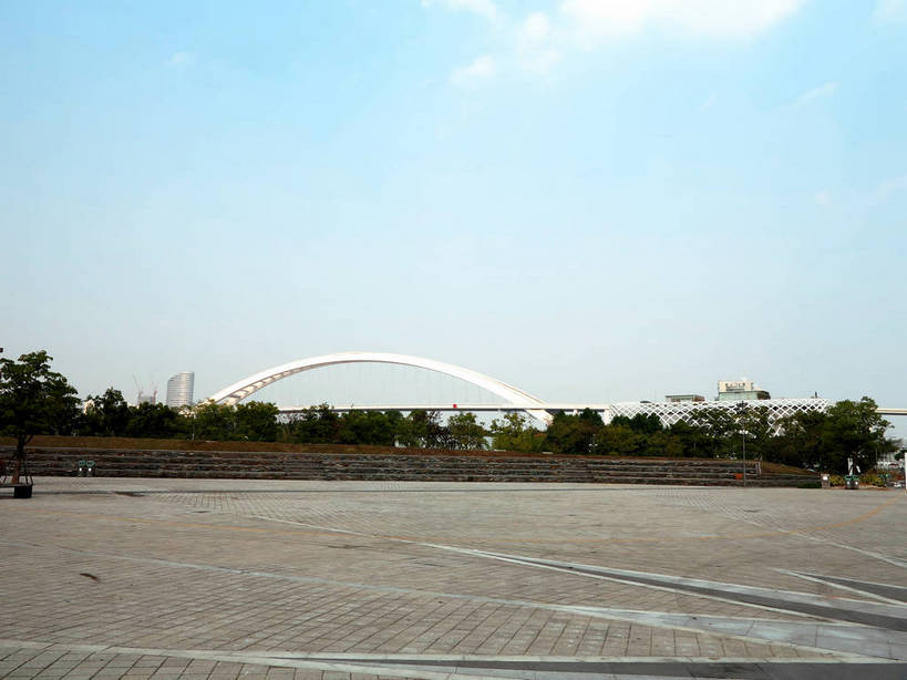 无人,横图,室外,白天,正面,旅游,度假,树林,植物,标志建筑,大桥,道路,地标,建筑,路,桥梁,公路,上海,中国,亚洲,阴影,光线,影子,云,云朵,桥,交通,云彩,娱乐,建设,黄浦江,浦东,拱桥,树,树木,蓝色,绿色,白云,蓝天,天空,阳光,自然,天,享受,休闲,卢浦大桥,旅游胜地,放松,拱形,生长,晴朗,成长,申,浦西,东亚,上海市,中华人民共和国,沪,华东地区,晴空,马路,彩图,钢拱桥,shslj1