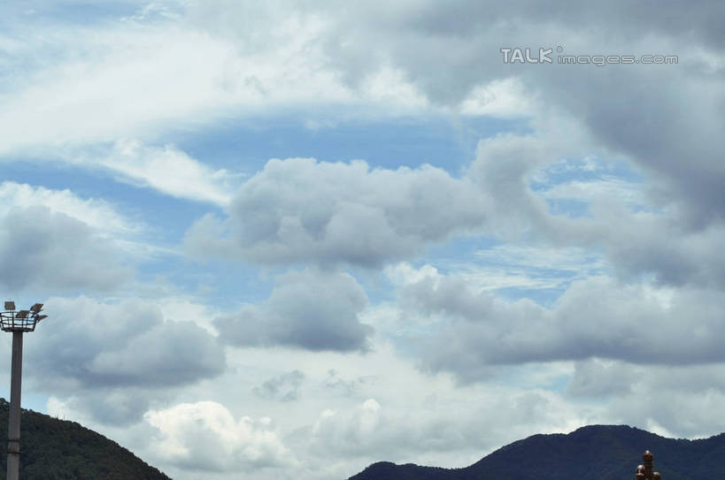 无人,横图,室外,白天,正面,旅游,度假,美景,山,山脉,路灯,照明,韩国,亚洲,阴影,光线,影子,景观,山峰,云,云朵,灯光,山峦,云彩,娱乐,灯,一个,蓝色,白云,蓝天,天空,阳光,自然,群山,天,享受,休闲,景色,放松,晴朗,单个,照亮,照明设备,自然风光,东亚,大韩民国,忠清南道,天安,天安市,晴空,彩图,道,shslj1,南朝鲜,南韩