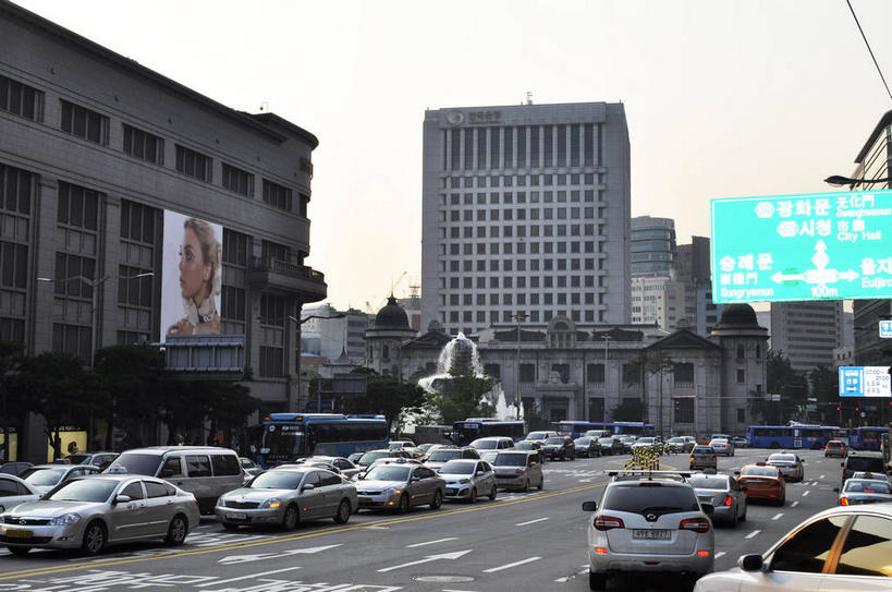 无人,高楼大厦,横图,室外,白天,正面,度假,美景,植物,城市风光,标志建筑,城市,大厦,道路,地标,建筑,路,摩天大楼,公路,汽车,首尔,汉城,韩国,亚洲,一排,许多,整齐,并列,并排,景观,交通,首都,很多,娱乐,建设,车,树,树木,排列,绿色,天空,自然,交通工具,轿车,天,驾驶,行驶,享受,休闲,景色,放松,生长,成长,操纵,控制,队列,载具,驾车,平行,东亚,操控,把持,大韩民国,首尔市,首尔特别市,特别市,马路,彩图,大楼,高层建筑,高楼,摩天楼,明洞,中区,shslj1,首尔广场,首尔皇家酒店,首尔市政厅,首尔特别市政厅