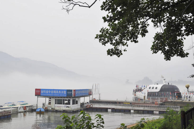 无人,码头,横图,室外,白天,正面,旅游,度假,岛屿,海浪,海洋,美景,植物,港口,船,客轮,春川,南怡岛,韩国,亚洲,停靠,岛,景观,浪花,枝条,娱乐,树,树木,树枝,绿色,天空,自然,海水,交通工具,天,享受,休闲,景色,放松,生长,成长,渡轮,停泊,客船,自然风光,载具,海景,东亚,大韩民国,江原道,春川市,虬枝,枝杈,大海,风浪,海,海水的波动,近岸浪,列岛,群岛,涌浪,诸岛,彩图,摆渡口,埠头,渡口,渡头,港湾,海港,货运码头,口岸,商港,道,shslj1