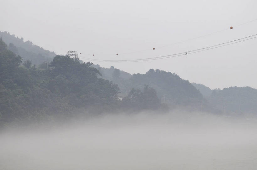 无人,横图,室外,白天,正面,旅游,度假,岛屿,河流,美景,森林,树林,水,植物,雾,春川,南怡岛,韩国,亚洲,波纹,朦胧,模糊,岛,河水,景观,水流,涟漪,娱乐,缆车,树,树木,绿色,倒影,水纹,天空,自然,交通工具,波浪,天,享受,休闲,景色,放松,茂密,茂盛,生长,成长,迷雾,倒映,自然风光,东亚,索道,水晕,大韩民国,江原道,春川市,汉江,反照,缆索铁路,列岛,群岛,诸岛,大雾,彩图,道,shslj1,北汉江