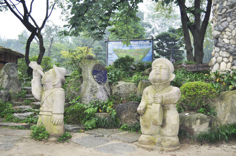 无人,横图,室外,白天,正面,旅游,度假,岛屿,石头,美景,植物,雕塑,春川,南怡岛,韩国,亚洲,艺术,装饰,雕刻,雕像,石子,岛,景观,娱乐,石雕,树,树木,绿色,自然,工艺品,享受,休闲,景色,放松,生长,成长,纪念,美术,自然风光,主题,陈列,东亚,功能,美学,大韩民国,江原道,春川市,列岛,群岛,石块,岩石,诸岛,彩图,道,shslj1