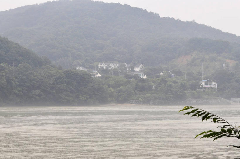 无人,横图,室外,白天,正面,旅游,度假,岛屿,河流,美景,森林,树林,水,植物,春川,南怡岛,韩国,亚洲,波纹,岛,河水,景观,水流,涟漪,娱乐,树,树木,绿色,倒影,水纹,天空,自然,波浪,天,享受,休闲,景色,放松,茂密,茂盛,生长,成长,倒映,自然风光,东亚,水晕,大韩民国,江原道,春川市,汉江,反照,列岛,群岛,诸岛,彩图,道,shslj1,北汉江