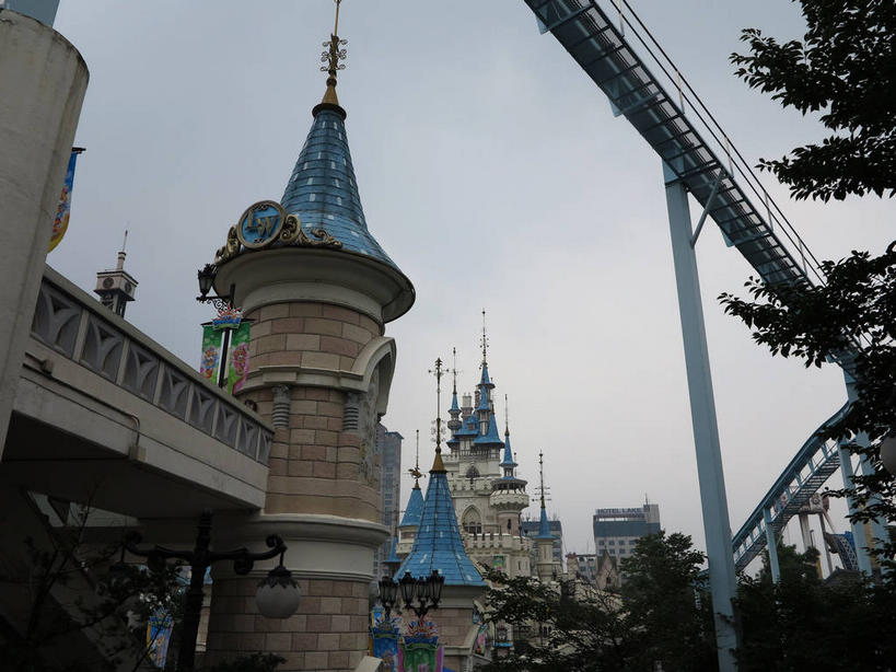 无人,公园,游乐园,横图,室外,白天,正面,度假,游戏,美景,植物,城市风光,城市,游乐场,首尔,汉城,韩国,亚洲,堡垒,城堡,景观,首都,玩,娱乐,树,树木,绿色,天空,自然,天,享受,休闲,景色,放松,游乐设施,生长,成长,活动,要塞,发泄,消遣,智力,东亚,宣泄,乐园,大韩民国,首尔市,首尔特别市,特别市,乐天冒险世界,主题公园,游艺设施,设防,玩耍,嬉戏,彩图,人造公园,主题乐园,shslj1