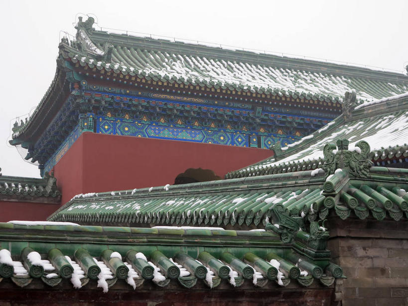 无人,天坛,宫殿,横图,室外,白天,仰视,旅游,度假,名胜古迹,雪,大雪,标志建筑,地标,建筑,北京,中国,亚洲,节日,遗迹,瓦片,墙,屋檐,积雪,乌云,雪景,云,阴天,云朵,冬季,冬天,首都,云彩,古迹,文化,文物,娱乐,建设,古建筑,檐,墙壁,墙面,红色,绿色,天空,天,祈祷,祈福,享受,休闲,健康,旅游胜地,放松,寒冷,许愿,宗教,信仰,纪念,祈求,宫廷,昏暗,阴沉,祭天,古文明,东亚,中华人民共和国,东城区,北京市,京,北平,华北地区,天坛公园,严寒,王宫,北京天坛,平安,彩图,低角度拍摄,皇宫,永定门内大街,东城,shslj1