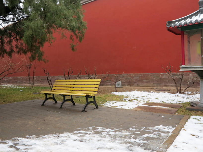 无人,横图,室外,白天,正面,旅游,度假,草地,草坪,名胜古迹,雪,植物,大雪,标志建筑,地标,建筑,椅子,照明,北京,天安门广场,中国,亚洲,遗迹,灯笼,木椅,墙,积雪,雪景,冬季,冬天,首都,古迹,文物,娱乐,建设,古建筑,太庙,墙壁,墙面,草,树,树木,红色,绿色,自然,灯具,享受,休闲,旅游胜地,放松,寒冷,生长,成长,照亮,照明设备,古文明,东亚,中华人民共和国,东城区,北京市,京,北平,华北地区,严寒,彩图,石灯笼,北京太庙,劳动人民文化宫,东城,shslj1