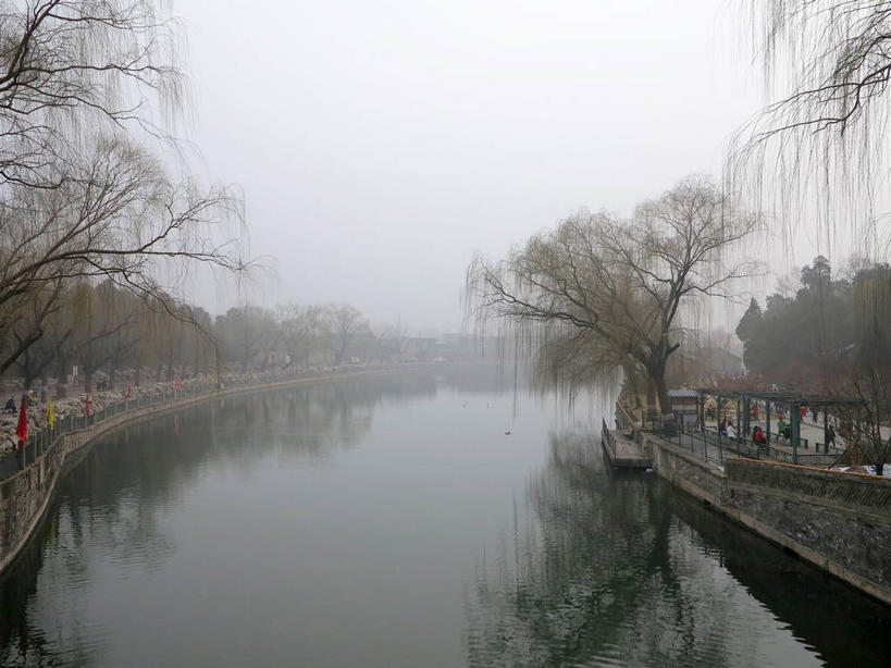 无人,公园,栏杆,横图,室外,白天,正面,旅游,度假,湖,湖泊,美景,水,植物,雾,道路,路,柳树,北海公园,北京,中国,亚洲,朦胧,模糊,湖面,景观,水流,水面,乌云,云,阴天,云朵,围栏,小路,交通,首都,云彩,娱乐,护栏,垂柳,树,树木,绿色,倒影,天空,自然,湖水,天,享受,休闲,景色,放松,生长,成长,迷雾,倒映,昏暗,阴沉,自然风光,东亚,北海,中华人民共和国,北京市,京,北平,华北地区,倒挂柳,北京北海公园,反照,大雾,垂枝柳,彩图,shslj1
