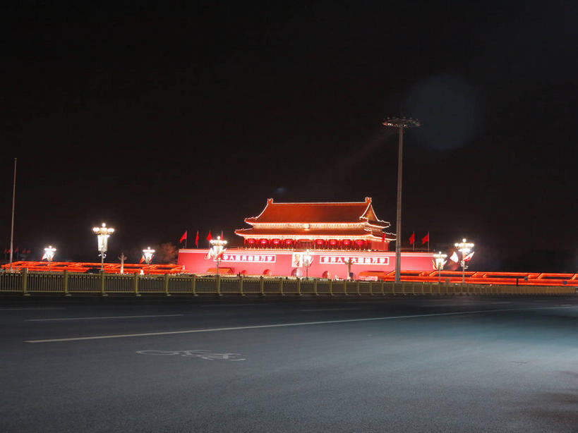 无人,天安门,宫殿,栏杆,横图,室外,夜晚,正面,旅游,度假,名胜古迹,植物,标志建筑,道路,地标,建筑,路,路灯,公路,照明,北京,天安门广场,中国,亚洲,许多,遗迹,瓦片,墙,屋檐,围栏,灯光,交通,首都,很多,古迹,文物,娱乐,建设,古建筑,护栏,檐,墙壁,墙面,灯,树,树木,绿色,天空,自然,天,享受,休闲,旅游胜地,放松,生长,成长,照亮,宫廷,照明设备,古文明,东亚,中华人民共和国,东城区,北京市,京,北平,华北地区,天安门城楼,王宫,马路,彩图,皇宫,承天门,东城,shslj1