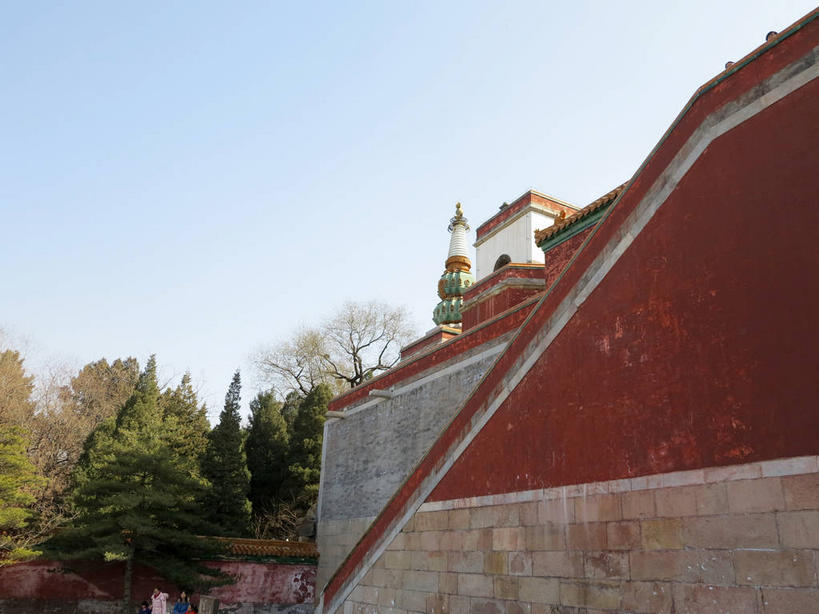 无人,颐和园,宫殿,横图,室外,白天,仰视,旅游,度假,名胜古迹,树林,植物,标志建筑,地标,建筑,北京,中国,亚洲,阴影,遗迹,光线,瓦片,影子,墙,屋檐,塔,首都,古迹,文物,娱乐,建设,古建筑,宝塔,檐,佛塔,墙壁,墙面,树,树木,红色,蓝色,绿色,蓝天,天空,阳光,自然,天,享受,休闲,旅游胜地,放松,生长,晴朗,成长,宫廷,权利,古文明,东亚,海淀区,万里无云,中华人民共和国,北京市,京,北平,华北地区,皇家园林,王宫,浮图,浮屠,清漪园,晴空,晴空万里,彩图,低角度拍摄,皇宫,塔婆,浮图塔,浮头,佛图,shslj1,四大部洲,颐和园四大部洲