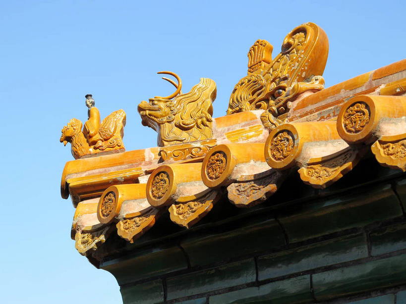 无人,颐和园,宫殿,横图,室外,白天,仰视,旅游,度假,名胜古迹,标志建筑,地标,建筑,雕塑,北京,中国,亚洲,一排,阴影,遗迹,艺术,整齐,装饰,光线,雕刻,雕像,瓦片,影子,墙,屋檐,首都,古迹,文物,娱乐,建设,古建筑,檐,墙壁,墙面,排列,三个,蓝色,蓝天,天空,阳光,工艺品,天,享受,休闲,金色,旅游胜地,放松,晴朗,纪念,美术,宫廷,权利,队列,主题,陈列,古文明,东亚,海淀区,万里无云,中华人民共和国,北京市,京,北平,华北地区,功能,美学,皇家园林,王宫,清漪园,晴空,晴空万里,彩图,低角度拍摄,皇宫,shslj1,四大部洲,颐和园四大部洲