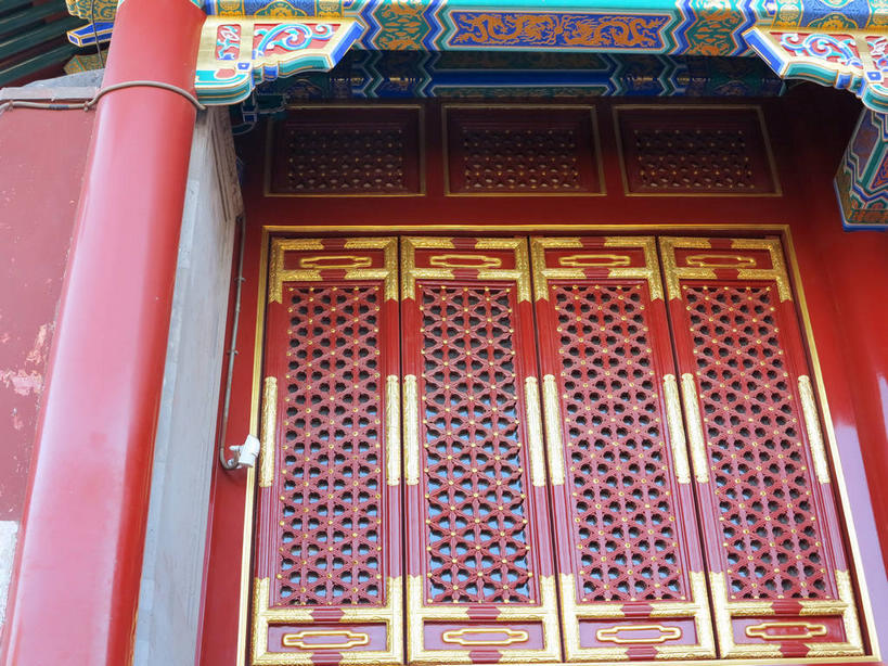 无人,颐和园,宫殿,横图,室外,白天,仰视,旅游,度假,绘画,名胜古迹,窗户,标志建筑,地标,建筑,北京,中国,亚洲,遗迹,艺术,装饰,墙,首都,古迹,文化,文物,娱乐,建设,古建筑,壁画,墙壁,墙面,黄色,红色,享受,休闲,旅游胜地,放松,华丽,修饰,点缀,宫廷,权利,古文明,东亚,海淀区,中华人民共和国,北京市,京,北平,华北地区,衬托,美观,雅致,雅观,皇家园林,王宫,清漪园,画画,彩图,低角度拍摄,皇宫,shslj1,四大部洲,颐和园四大部洲