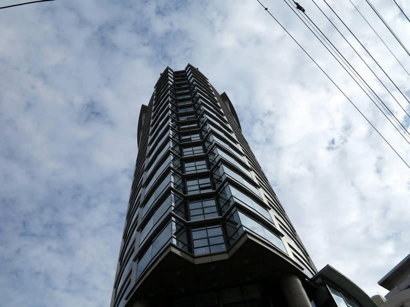 无人,高楼大厦,横图,室外,白天,正面,度假,美景,窗户,城市风光,城市,大厦,建筑,摩天大楼,上海,中国,亚洲,阴影,电力,光线,电线,线,影子,墙,景观,云,云朵,电能,线路,云彩,娱乐,建设,玻璃窗,墙壁,墙面,蓝色,白云,蓝天,天空,阳光,天,享受,休闲,景色,放松,晴朗,电,电源,电源线,申,能量,黄浦区,东亚,新闸路,静安区,上海市,中华人民共和国,沪,华东地区,西康路,晴空,彩图,大楼,高层建筑,高楼,摩天楼,shslj1,本本大厦