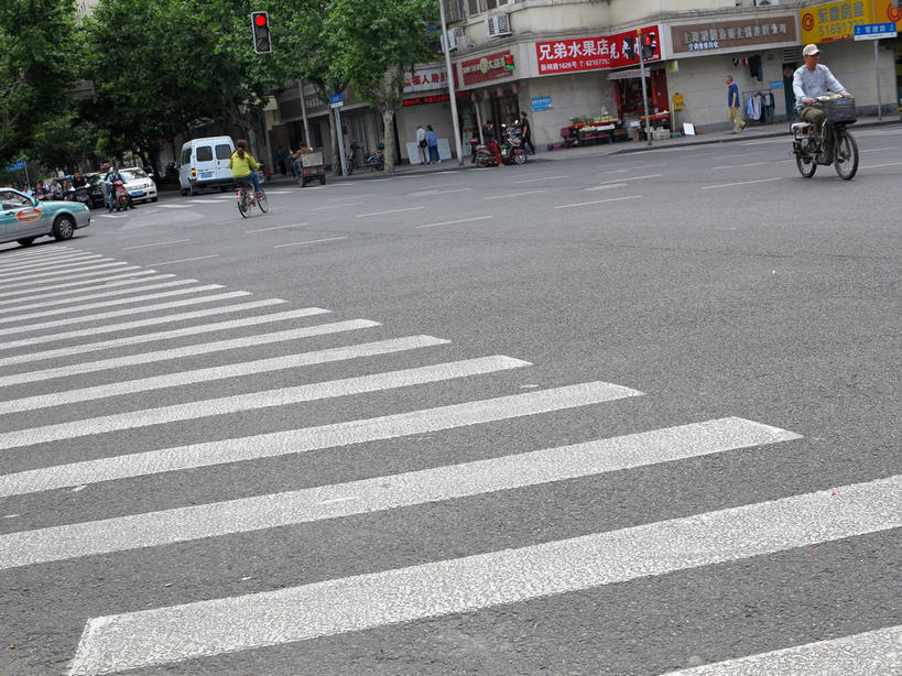 东方人,家,走,横图,室外,白天,正面,度假,安全,美景,植物,城市风光,城市,道路,路,人行横道,公路,自行车,汽车,上海,中国,亚洲,行人,服装,房屋,屋子,景观,公寓,人行道,分界线,停车线,信号灯,交通,许多人,注视,休闲装,黄种人,娱乐,洋房,楼房,路人,住宅,车,脚踏车,树,树木,骑,衣服,绿色,自然,交通工具,轿车,观察,看,一群人,骑车,享受,休闲,休闲服,景色,放松,警示,服饰,生长,成长,观看,车行道,车行道分界线,申,察看,关注,提示,载具,标线,人行横道线,流通,东亚,车行线,静安区,上海市,交通信号灯,中华人民共和国,沪,华东地区,过客,男人,男性,年轻男性,年轻女性,女人,女性,亚洲人,斑马线,马路,步行,散步,走路,半身,彩图,房子,shslj1,常德路