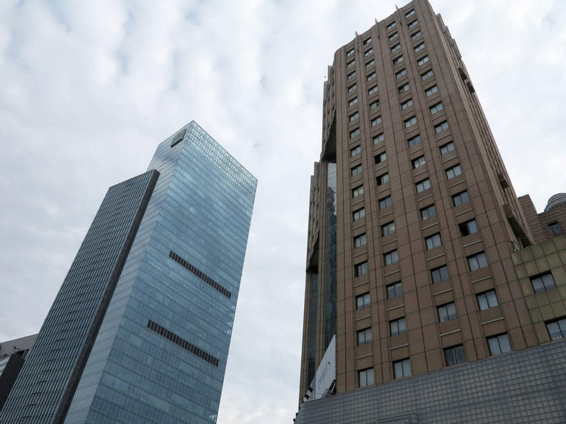 无人,高楼大厦,横图,室外,白天,正面,度假,美景,窗户,落地窗,城市风光,城市,大厦,建筑,摩天大楼,上海,中国,亚洲,一排,许多,阴影,整齐,并列,并排,光线,影子,墙,景观,云,云朵,很多,云彩,娱乐,建设,玻璃窗,墙壁,墙面,南京西路,排列,蓝色,白云,倒影,蓝天,天空,阳光,天,享受,休闲,景色,放松,晴朗,申,倒映,队列,平行,玻璃幕墙,东亚,静安区,上海市,中华人民共和国,沪,华东地区,反照,晴空,彩图,大楼,高层建筑,高楼,摩天楼,shslj1,轻工机械大厦,越洋广场