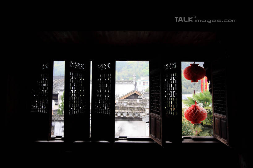 无人,家,横图,室内,白天,正面,旅游,度假,名胜古迹,植物,窗户,标志建筑,地标,建筑,照明,中国,亚洲,遗迹,灯笼,纸灯笼,房屋,屋子,古迹,文物,娱乐,建设,古建筑,楼房,玻璃窗,住宅,树,树木,绿色,自然,灯具,享受,休闲,旅游胜地,放松,生长,成长,照亮,照明设备,古文明,东亚,安徽,安徽省,绩溪,中华人民共和国,华东地区,皖,彩图,房子,绩溪县,shtjw1