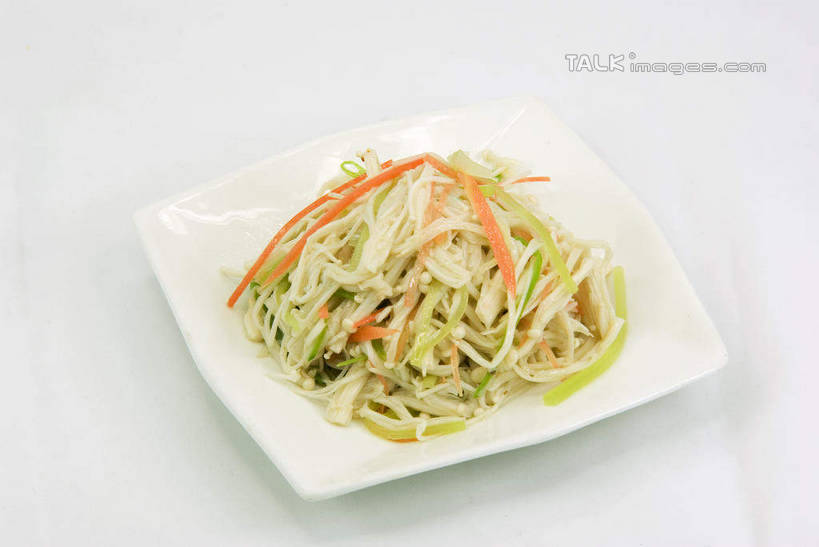 无人,横图,俯视,室内,特写,白天,烹饪,中餐,萝卜,胡萝卜,蔬菜,餐具,阴影,灰色背景,新鲜,反射,碟子,盘,影子,金针菇,菌菇,料理,食品,菌类,菜肴,美食,食物,盘子,碟,中式,食用菌,摄影,凉菜,佳肴,有机食品,绿色食品,影棚,真菌,黄萝卜,番萝卜,构菌,金菇,毛柄金钱菌,银针菇,智力菇,红萝卜,甘荀,彩图,高角度拍摄,影棚拍摄,拍摄,丁香萝卜,胡芦菔金,金笋,shwf1