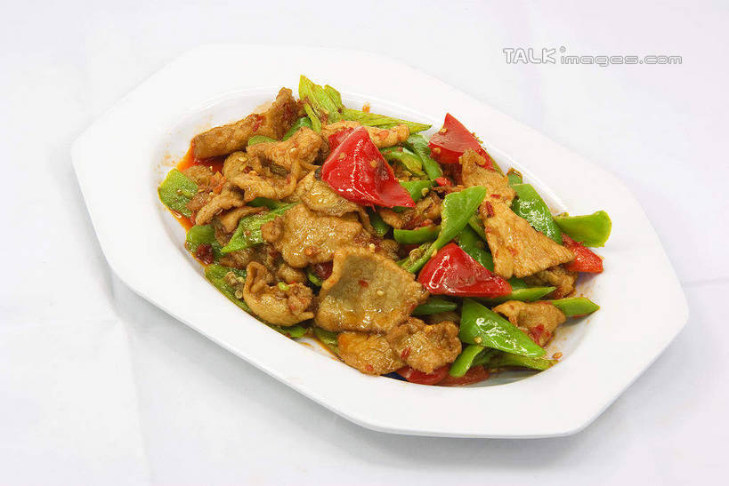 无人,横图,俯视,室内,特写,白天,烹饪,中餐,辣椒,蔬菜,餐具,阴影,灰色背景,新鲜,反射,碟子,盘,影子,青椒,炒菜,肉,料理,食品,猪肉,小炒肉,菜肴,美食,肉类,食物,盘子,碟,中式,摄影,佳肴,有机食品,绿色食品,影棚,五花肉,川菜,肉食,辣角,红海椒,大椒,辣虎,广椒,豚肉,菜椒,四川菜,肋条肉,三层肉,甜椒,柿子椒,辣子,红辣椒,海椒,番椒,灯笼椒,彩图,高角度拍摄,影棚拍摄,拍摄,shwf1