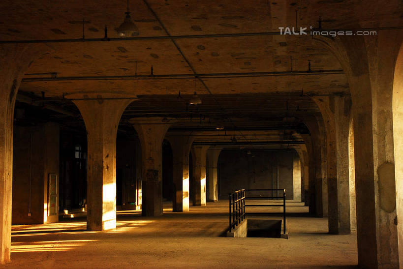 无人,工厂,横图,室内,白天,正面,旅游,度假,建材,标志建筑,地标,建筑,上海,中国,亚洲,阴影,反射,材料,影子,柱子,混凝土,娱乐,建设,1933创意园,虹口区,水泥,享受,休闲,旅游胜地,放松,建造,申,东亚,上海市,中华人民共和国,沪,华东地区,彩图,工地,制造厂,上海1933,1933老场房,shwf1