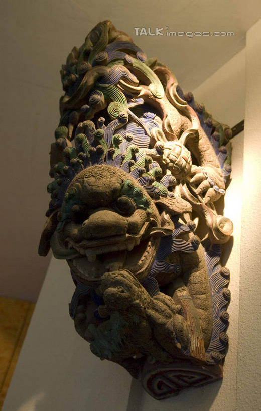 无人,竖图,俯视,室内,特写,白天,成功,静物,木雕,雕塑,阴影,艺术,装饰,反射,龙,雕刻,雕像,影子,工艺品,纪念,美术,高贵,主题,图腾,传说,陈列,功能,美学,祥瑞,灵兽,权势,尊荣,幸运,彩图,高角度拍摄,shwf1