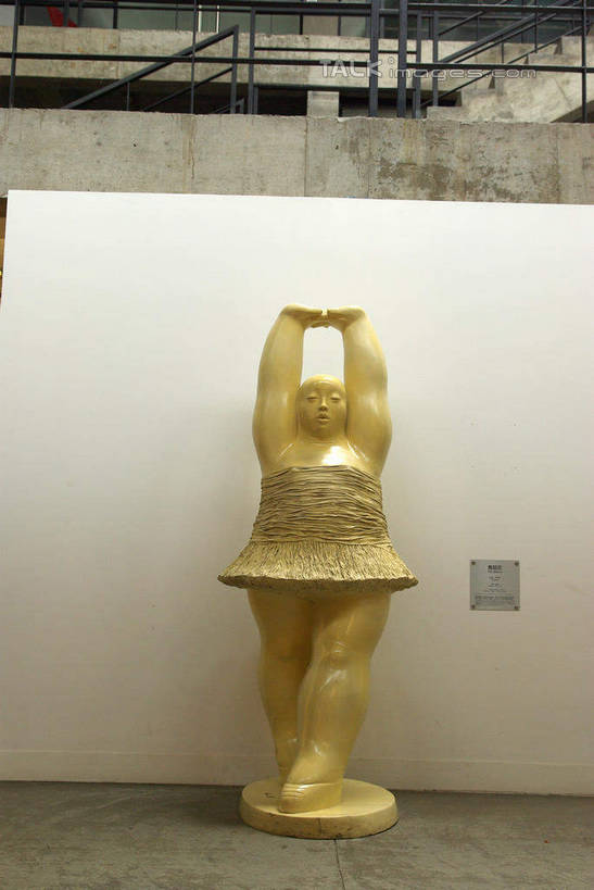 无人,竖图,室内,白天,正面,度假,美景,城市风光,城市,雕塑,上海,中国,亚洲,阴影,艺术,装饰,光线,雕刻,雕像,影子,墙,景观,灯光,娱乐,红坊,创意园,墙壁,墙面,工艺品,享受,休闲,景色,放松,纪念,美术,申,主题,陈列,东亚,长宁区,上海市,中华人民共和国,沪,华东地区,功能,美学,彩图,红坊文化艺术社区,红坊创意园区,shwf1