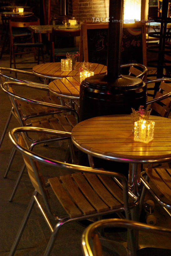 无人,餐厅,竖图,俯视,室外,夜晚,度假,美景,餐桌,桌子,城市风光,城市,椅子,上海,中国,亚洲,阴影,光线,影子,景观,灯光,娱乐,泰康路,田子坊,享受,休闲,景色,放松,餐台,申,卢湾区,东亚,上海市,中华人民共和国,沪,华东地区,彩图,高角度拍摄,餐馆,饭店,饭馆,shwf1