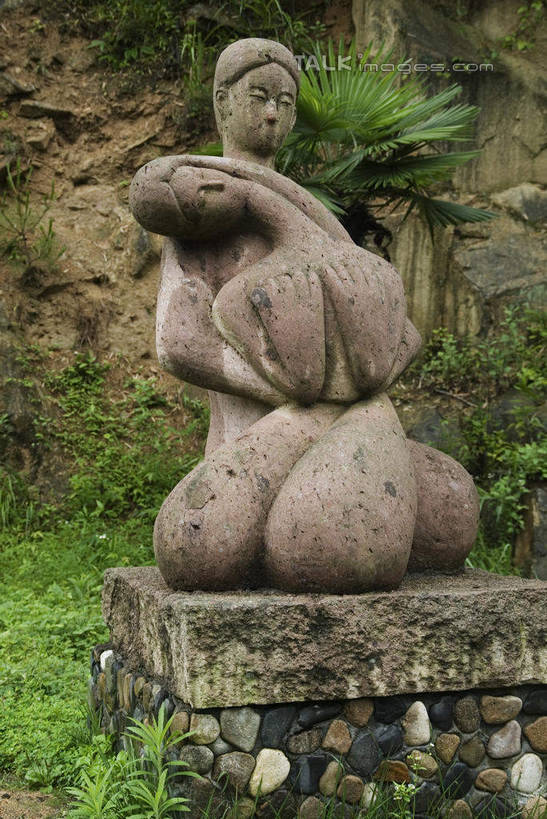 无人,竖图,室外,白天,正面,旅游,度假,草地,草坪,美景,山,山脉,植物,雕塑,中国,亚洲,艺术,装饰,雕刻,雕像,景观,山峰,山峦,娱乐,大明山,临安,浙江,石雕,草,浙江省,绿色,自然,工艺品,群山,享受,休闲,景色,放松,纪念,杭州,美术,自然风光,主题,陈列,东亚,杭州市,中华人民共和国,华东地区,省会,浙,功能,美学,彩图,临安市,大明山景区,大明山风景名胜区,shwf1