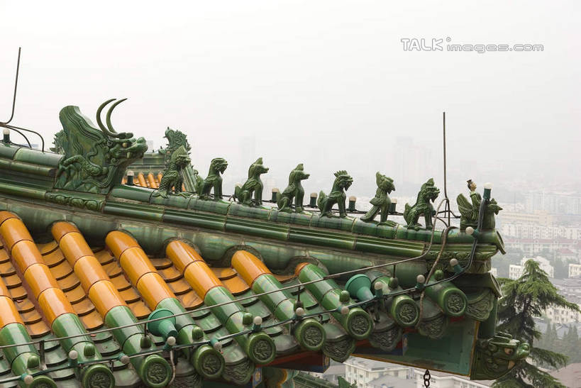 无人,横图,室外,白天,仰视,旅游,度假,幸福,名胜古迹,标志建筑,地标,建筑,雕塑,南京,中国,亚洲,一排,许多,遗迹,艺术,整齐,装饰,雕刻,雕像,瓦片,房屋,楼阁,屋子,很多,瓦,古迹,文物,娱乐,建设,古建筑,江苏,楼房,排列,白色,天空,工艺品,天,享受,休闲,旅游胜地,放松,纪念,狮子山,阅江楼,麒麟,美术,吉祥,队列,主题,陈列,古文明,东亚,屋瓦,鼓楼,江苏省,南京市,中华人民共和国,华东地区,苏,省会,功能,美学,长寿,灵兽,太平,石头城,彩图,低角度拍摄,房子,鼓楼区,卢龙山,祥兽,架空,shwf1