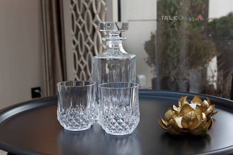 无人,家,客厅,横图,室内,白天,正面,植物,别墅,家具,装修,桌面,桌子,建筑,莲花,蜡烛,欧式,装饰,碟子,盘,盆栽,房屋,墙,屋子,公寓,盆景,地面,豪华,建设,现代,装潢,洋房,楼房,墙壁,墙面,住宅,玻璃制品,酒瓶,绿色,自然,盘子,玻璃瓶,酒杯,瓶子,碟,室内装潢,生长,成长,样板房,明亮,起居室,舒适,家居装潢,房产,房地产,房屋设计,地中海风格,古典风格,简约风格,室内设计,宽敞,样板房装潢,客堂,设计,彩图,房子,shwf1