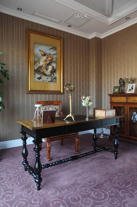 无人,家,竖图,室内,白天,正面,绘画,植物,别墅,地毯,家具,书房,天花板,装修,桌子,建筑,椅子,欧式,阴影,艺术,装饰,光线,盆栽,影子,房屋,木椅,墙,屋子,公寓,盆景,地面,豪华,文化,建设,现代,书桌,装潢,洋房,楼房,壁画,墙壁,墙面,住宅,绿色,阳光,自然,课桌,室内装潢,生长,成长,华丽,修饰,样板房,明亮,点缀,舒适,家居装潢,房产,房地产,房屋设计,地中海风格,古典风格,简约风格,室内设计,宽敞,样板房装潢,衬托,美观,雅致,雅观,设计,装饰画,画画,彩图,房子,shwf1