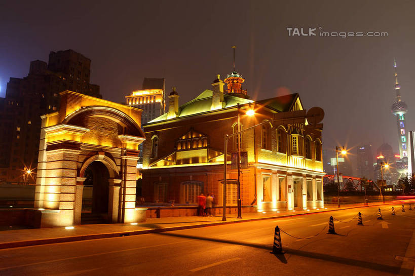 无人,家,横图,室外,夜晚,正面,旅游,度假,美景,窗户,城市风光,城市,道路,建筑,路,路灯,夜景,公路,照明,上海,中国,亚洲,分离,房屋,屋子,景观,公寓,拱门,建筑群,灯光,地面,交通,警告,娱乐,建设,东方明珠,浦东,洋房,圆明园路,楼房,玻璃窗,住宅,灯,享受,休闲,景色,放松,警示,隔离,禁止,照亮,申,提醒,照明设备,提示,限制,交通标志,黄浦区,浦东新区,东亚,路锥,东方明珠广播电视塔,东方明珠电视塔,上海市,中华人民共和国,沪,华东地区,交通锥,危险,马路,彩图,房子,shwf1