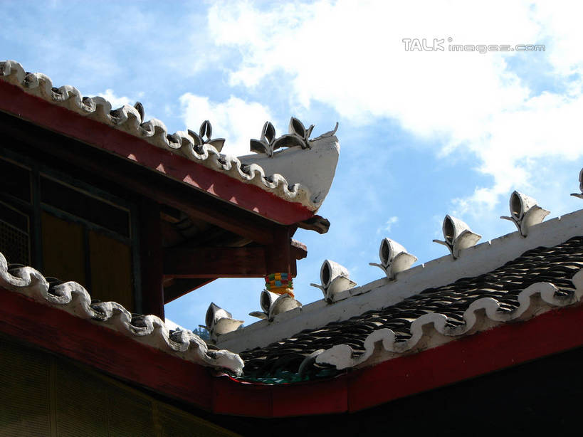 无人,家,横图,室外,白天,仰视,旅游,度假,名胜古迹,标志建筑,地标,建筑,雕塑,中国,亚洲,阴影,遗迹,艺术,装饰,光线,雕刻,雕像,瓦片,影子,房屋,屋子,云,云朵,云彩,瓦,古迹,文物,娱乐,建设,古建筑,楼房,住宅,蓝色,白云,蓝天,天空,阳光,工艺品,天,享受,休闲,旅游胜地,瓦房,放松,北川县,四川省,晴朗,纪念,美术,主题,陈列,古文明,东亚,屋瓦,四川,中华人民共和国,西南地区,功能,美学,川,绵阳,绵阳市,晴空,彩图,低角度拍摄,房子,北川羌族自治县,shwf1