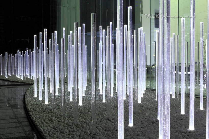 无人,横图,室外,夜晚,正面,旅游,度假,标志建筑,地标,建筑,雕塑,上海,中国,亚洲,一排,阴影,艺术,整齐,装饰,并列,并排,光线,雕刻,雕像,影子,塑料,亚克力,灯光,娱乐,建设,浦东,排列,塑料制品,工艺品,享受,休闲,旅游胜地,放松,纪念,美术,申,队列,主题,平行,陈列,浦东新区,东亚,上海市,中华人民共和国,沪,华东地区,功能,美学,亚加力,有机玻璃,彩图,聚甲基丙烯酸甲酯,热塑性塑料,shwf1