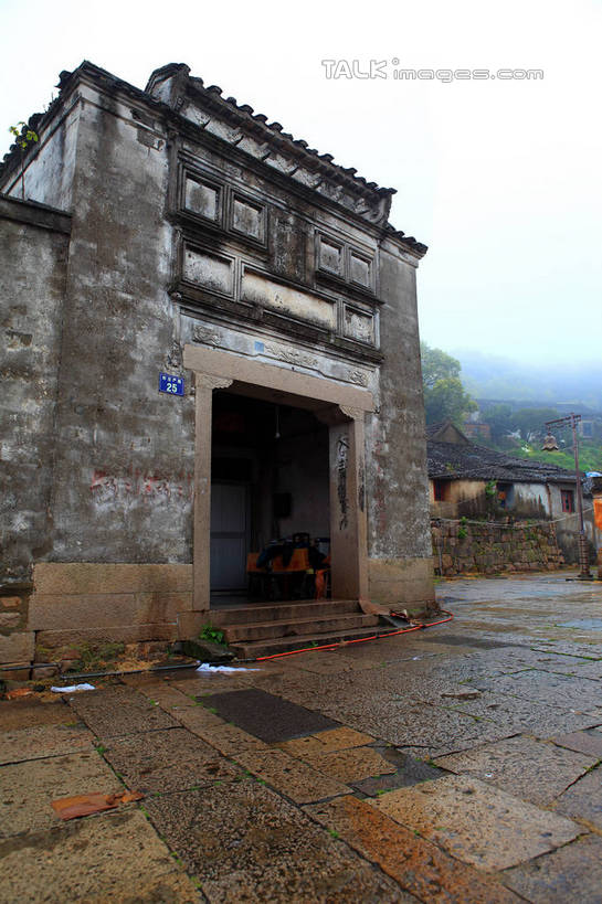 无人,家,竖图,室外,白天,正面,度假,美景,城市风光,城市,道路,路,公路,中国,亚洲,房屋,墙,屋子,景观,交通,娱乐,浙江,楼房,墙壁,墙面,住宅,浙江省,天空,天,享受,休闲,景色,放松,东亚,普陀区,普陀山,中华人民共和国,华东地区,浙,舟山,舟山市,马路,彩图,房子,海天佛国,shwf1