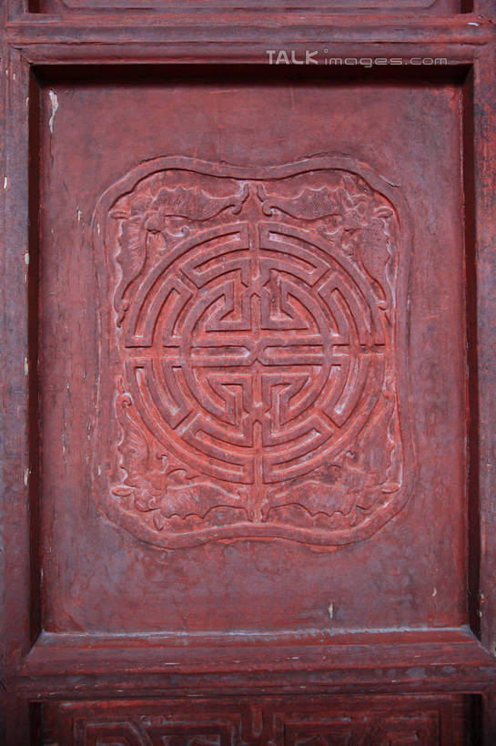 无人,寺庙,竖图,室外,白天,正面,旅游,度假,名胜古迹,标志建筑,地标,建筑,木雕,雕塑,中国,亚洲,节日,遗迹,艺术,装饰,雕刻,雕像,墙,古迹,文化,文物,娱乐,建设,古建筑,浙江,墙壁,墙面,浙江省,工艺品,庙宇,祈祷,享受,休闲,健康,旅游胜地,放松,许愿,宗教,佛教,信仰,纪念,祈求,美术,主题,陈列,古文明,东亚,普陀区,普济寺,中华人民共和国,华东地区,浙,功能,美学,舟山,舟山市,释教,平安,彩图,庙,寺,普济禅院,shwf1