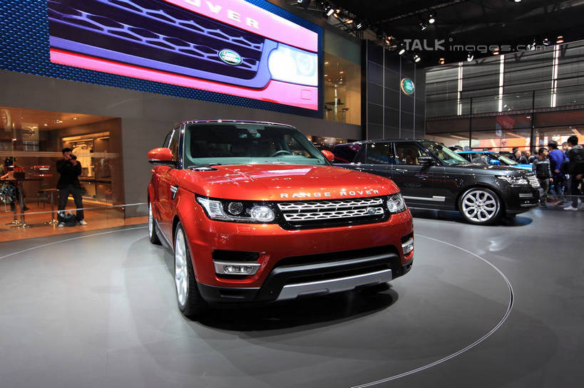 无人,横图,室内,白天,正面,越野车,汽车,上海,中国,亚洲,两辆,停靠,阴影,光线,影子,灯光,车,交通工具,展示,展览,车展,申,停泊,载具,吉普车,东亚,闵行区,上海市,上海车展,上海国际展览中心,中华人民共和国,沪,华东地区,彩图,路虎,虹桥经济技术开发区,汽车展览,上海虹桥经济技术开发区,2013年上海第十五届国际汽车展,2013上海车展,上海国际汽车工业展览会,揽胜运动版,shwf1