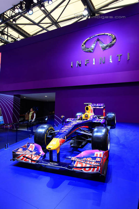 无人,竖图,室内,白天,仰视,赛车,上海,中国,亚洲,阴影,光线,影子,墙,灯光,墙壁,墙面,车,交通工具,展示,展览,车展,申,载具,一级方程式,东亚,闵行区,英菲尼迪,一级方程式赛车,上海市,上海车展,上海国际展览中心,中华人民共和国,沪,华东地区,彩图,低角度拍摄,世界一级方程式锦标赛,f1赛车,虹桥经济技术开发区,汽车展览,上海虹桥经济技术开发区,2013年上海第十五届国际汽车展,2013上海车展,上海国际汽车工业展览会,shwf1