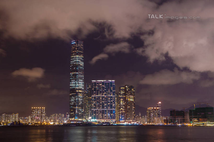 无人,家,高楼大厦,横图,室外,夜晚,正面,度假,海浪,海洋,美景,城市风光,城市,大厦,建筑,摩天大楼,夜景,香港,中国,亚洲,阴影,光线,影子,房屋,屋子,景观,浪花,公寓,建筑群,灯光,娱乐,建设,洋房,楼房,住宅,维多利亚港,海水,享受,休闲,景色,放松,港,海景,东亚,香港特别行政区,港澳台,中华人民共和国,维港,大海,风浪,海,海水的波动,近岸浪,涌浪,彩图,房子,大楼,高层建筑,高楼,摩天楼,shwf1