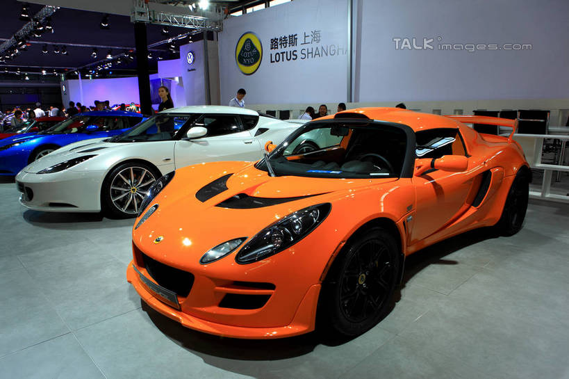 东方人,站,坐,横图,室内,白天,正面,汽车,莲花,亚洲,一排,行人,游客,游人,停靠,服装,整齐,英文,标志,文字,字符,字母,跑车,许多人,注视,黄种人,标识,路人,旅客,车,排列,衣服,蓝色,白色,交通工具,观察,看,站着,一群人,橙色,汉字,展示,服饰,观看,展览,车展,英文字母,察看,衣着,穿着,队列,关注,停泊,中文,载具,敞篷跑车,四辆,国文,华文,衣饰,过客,男人,男性,年轻男性,年轻女性,女人,女性,亚洲人,站立,坐着,半身,彩图,汽车展览,shwf1,2012浦东国际汽车展览会,莲花跑车,莲花汽车,路特斯