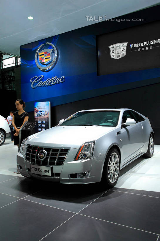 东方人,两个人,站,竖图,室内,白天,正面,汽车,亚洲,两辆,停靠,阴影,服装,光线,英文,标志,文字,影子,字符,字母,灯光,黄种人,标识,车,衣服,交通工具,轿车,站着,汉字,展示,服饰,展览,车展,英文字母,衣着,穿着,停泊,中文,载具,凯迪拉克,国文,华文,衣饰,男人,男性,年轻男性,年轻女性,女人,女性,亚洲人,站立,半身,彩图,汽车展览,shwf1,2012浦东国际汽车展览会