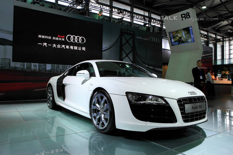 东方人,站,横图,室内,白天,正面,衬衫,西装,汽车,亚洲,五个人,一辆,停靠,阴影,套装,正装,光线,英文,标志,数字,文字,影子,字符,字母,灯光,领带,许多人,注视,职业装,黄种人,标识,吊牌,车,白色,胸牌,交通工具,轿车,观察,看,站着,一群人,汉字,展示,阿拉伯数字,观看,展览,车展,奥迪,英文字母,察看,徽章,象征,庄重,关注,停泊,中文,载具,身份,胸章,胸卡,正式,地位,国文,华文,编号牌,雕刻牌,工号牌,胸号牌,胸徽,员工牌,男人,男性,年轻男性,年轻女性,女人,女性,亚洲人,站立,彩图,全身,衬衣,汽车展览,shwf1,2012浦东国际汽车展览会