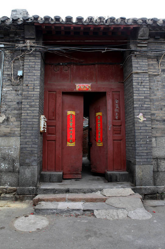 无人,家,竖图,室外,白天,正面,旅游,度假,名胜古迹,门,标志建筑,地标,建筑,中国,对联,亚洲,遗迹,艺术,标志,文字,字符,手工艺品,房屋,墙,屋子,古迹,文化,文物,娱乐,标识,建设,古建筑,山东,烟台,楼房,墙壁,墙面,住宅,红色,天空,工艺品,门框,天,享受,休闲,汉字,旅游胜地,放松,烟台山,高雅,中国文化,中文,古文明,东亚,山东省,中华人民共和国,华东地区,自信心,品位,国文,华文,鲁,烟台市,彩图,房子,对子,楹联,shwf1